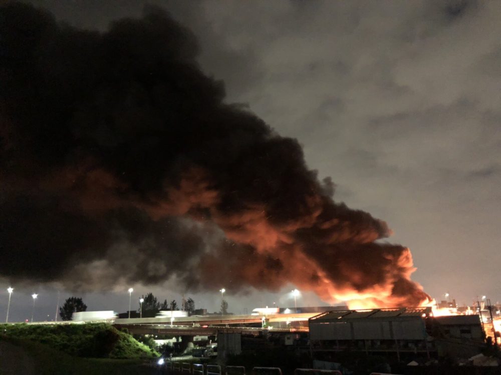 高槻の火災スクラップ現場