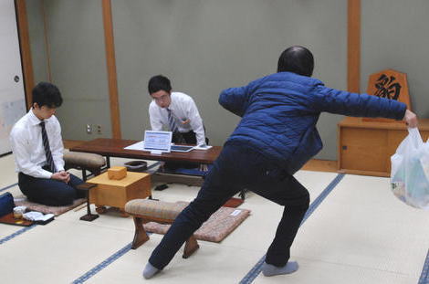 堀口一史座の入室行動は病気?