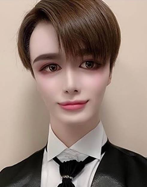 白塗りメイクのMatt