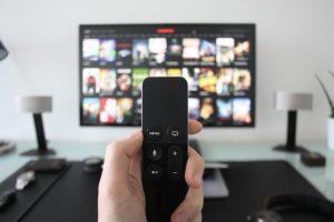 自粛中にテレビで暇つぶし